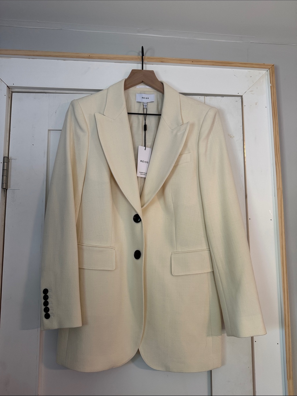 Reiss Cream Single-Breasted Notch Lapel Blazer